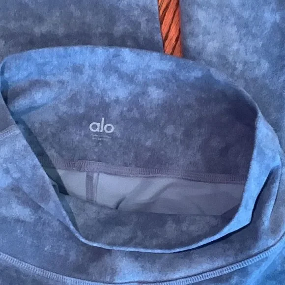 ALO full length fitness pants - Picture 8 of 8